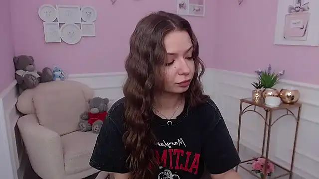 LucySkilar online show from 11-27-25, 06:04