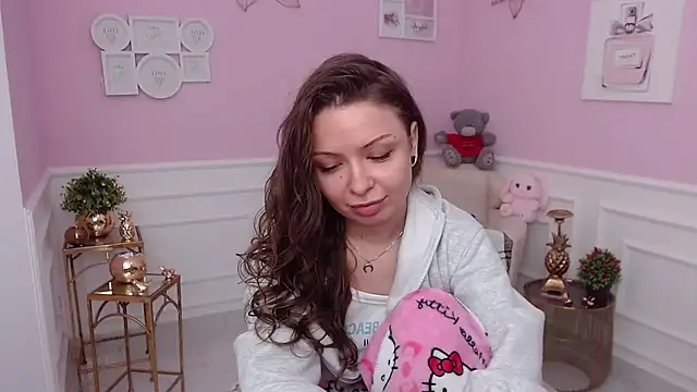 LucySkilar online show from 02-06-26, 05:45