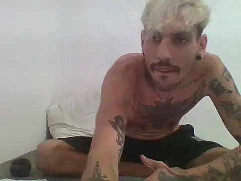 Snapshot of PitbullDiablo1 chatting on 10-18-25, 05:54 PitbullDiablo1 online show from 10-18-25, 05:54