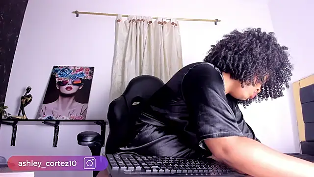 Snapshot of ashley_crotez chatting on 03-09-25, 12:21 ashley crotez online show from 03-09-25, 12:21