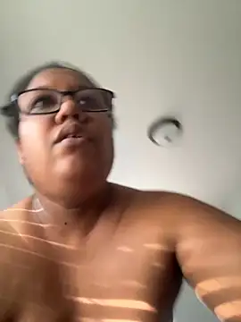 ebonyred online show from 10-15-25, 12:49