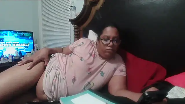 Snapshot of ebonyred chatting on 02-11-26, 12:26 ebonyred online show from 02-11-26, 12:26