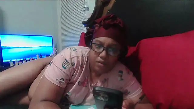 Snapshot of ebonyred chatting on 02-12-26, 01:00 ebonyred online show from 02-12-26, 01:00