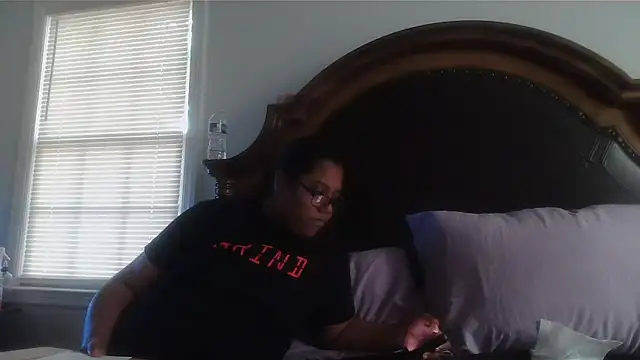 Snapshot of ebonyred chatting on 02-19-26, 10:28 ebonyred online show from 02-19-26, 10:28