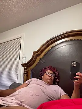 Snapshot of ebonyred chatting on 06-15-26, 01:08 ebonyred online show from 06-15-26, 01:08