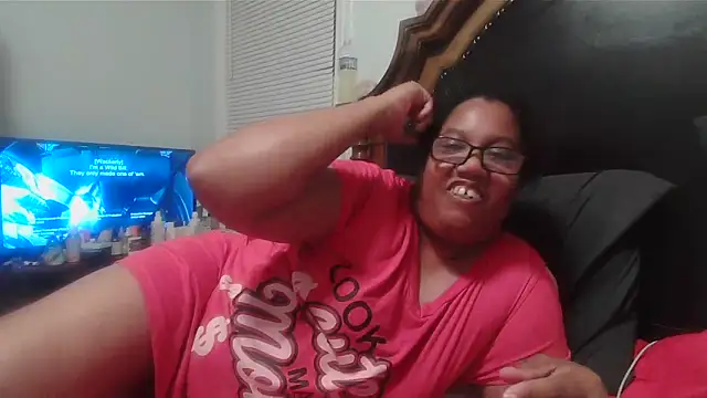 Snapshot of ebonyred chatting on 06-18-26, 02:01 ebonyred online show from 06-18-26, 02:01