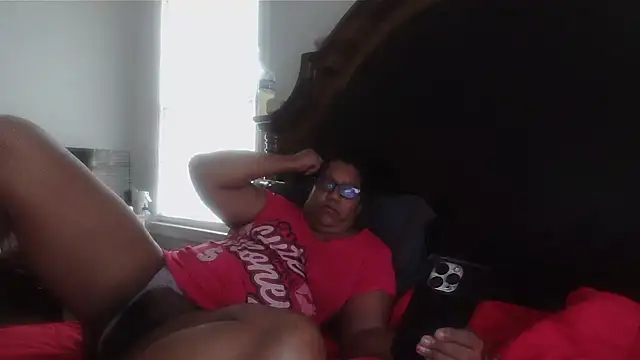 Snapshot of ebonyred chatting on 06-18-26, 12:09 ebonyred online show from 06-18-26, 12:09