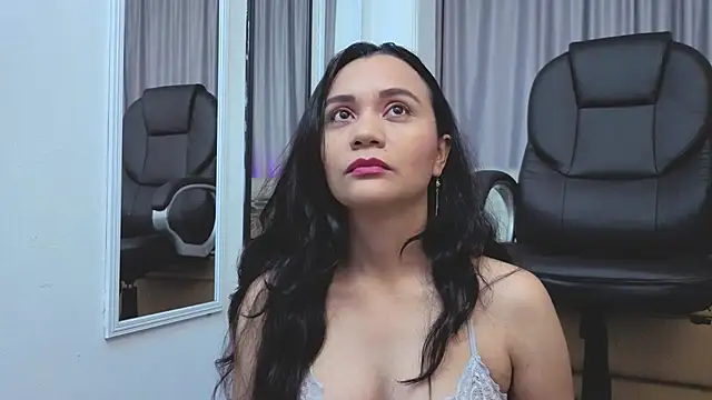 Snapshot of mariiana_murillo01 chatting on 06-21-26, 03:42 mariiana murillo01 online show from 06-21-26, 03:42