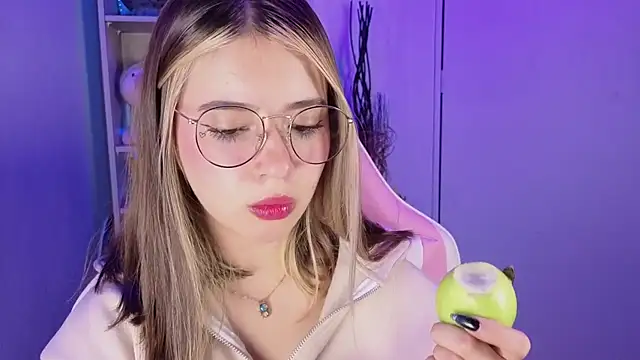 EmilyMiller  online show from 10-15-25, 04:51