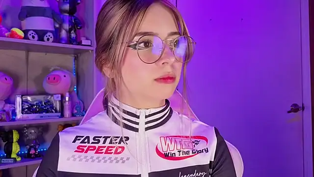 EmilyMiller  online show from 03-18-26, 04:21