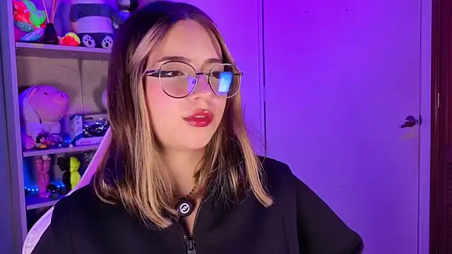 EmilyMiller  online show from 05-04-26, 03:19