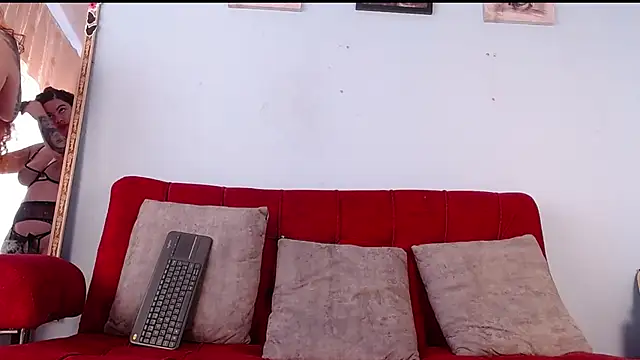 Snapshot of Tamararios chatting on 10-17-25, 05:37 Tamararios online show from 10-17-25, 05:37