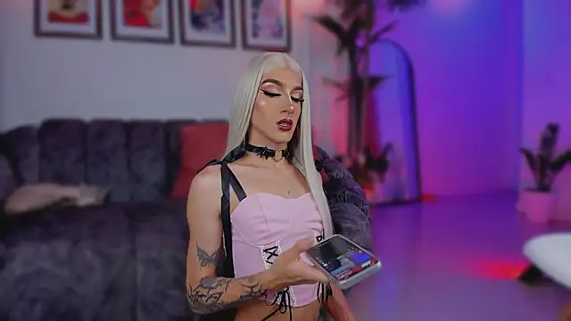 Snapshot of Taylor__foxxx chatting on 10-21-25, 04:57 Taylor foxxx online show from 10-21-25, 04:57