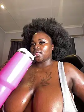Honeycoco0211 online show from 06-18-26, 08:02