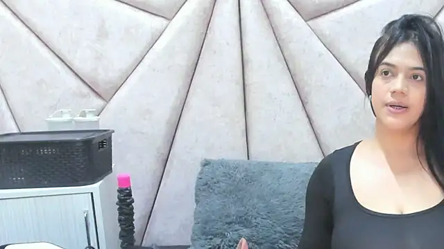 Deisy Torres online show from 12-17-24, 01:27