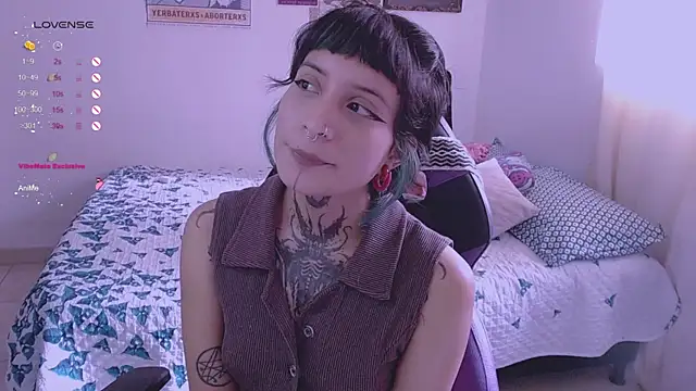 Snapshot of _Apola_77 chatting on 12-17-24, 08:43  Apola 77 online show from 12-17-24, 08:43