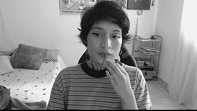 Snapshot of _Apola_77 chatting on 02-04-25, 06:38  Apola 77 online show from 02-04-25, 06:38