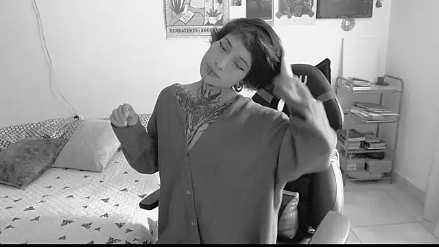 Snapshot of _Apola_77 chatting on 02-05-25, 05:53  Apola 77 online show from 02-05-25, 05:53