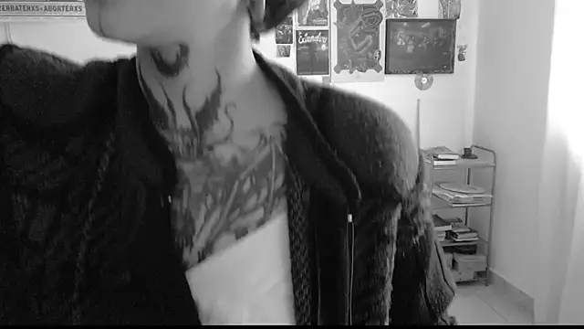 Snapshot of _Apola_77 chatting on 02-08-25, 06:01  Apola 77 online show from 02-08-25, 06:01