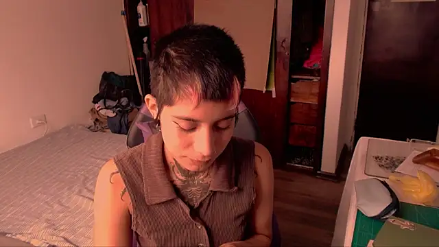 Snapshot of _Apola_77 chatting on 10-05-25, 06:06  Apola 77 online show from 10-05-25, 06:06