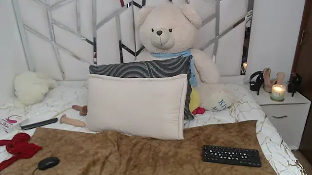 Snapshot of celestesouzalatin chatting on 03-18-26, 12:03 celestesouzalatin online show from 03-18-26, 12:03