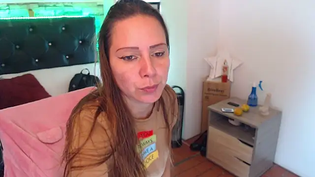 camila delarosa online show from 09-17-25, 04:30