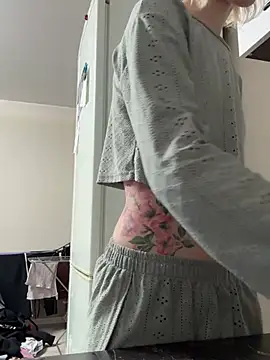 Crayzy Luv online show from 02-16-26, 04:58