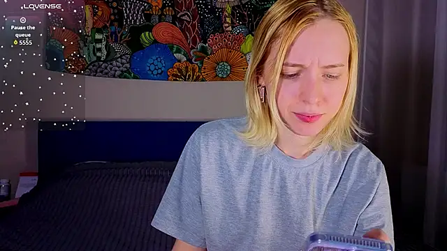 Crayzy Luv online show from 04-18-26, 01:31