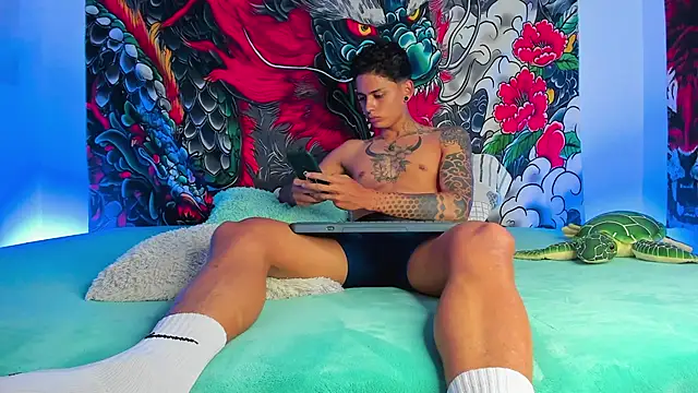 Maxi Gray online show from 11-12-25, 06:14