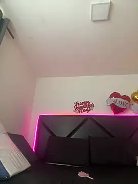 Snapshot of ScarlettAndClark chatting on 02-19-26, 12:34 ScarlettAndClark online show from 02-19-26, 12:34