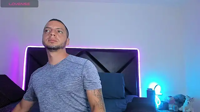 Snapshot of ScarlettAndClark chatting on 04-10-26, 03:45 ScarlettAndClark online show from 04-10-26, 03:45