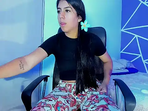 Snapshot of skinnyanai2 chatting on 10-04-25, 02:37 skinnyanai2 online show from 10-04-25, 02:37