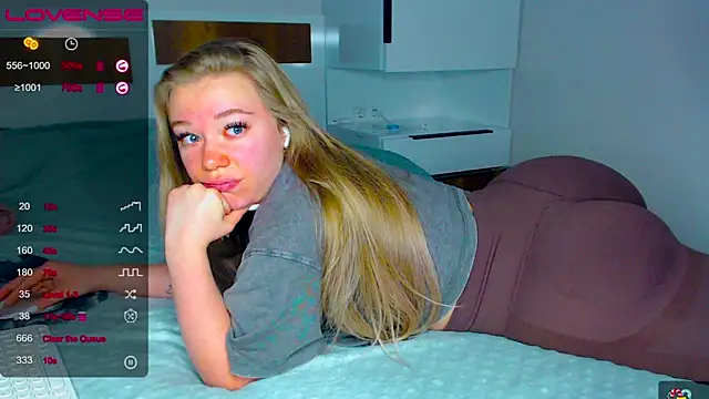 kitti kaattt online show from 09-24-25, 03:54