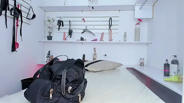 Alejandra Dunn online show from 10-04-25, 08:18