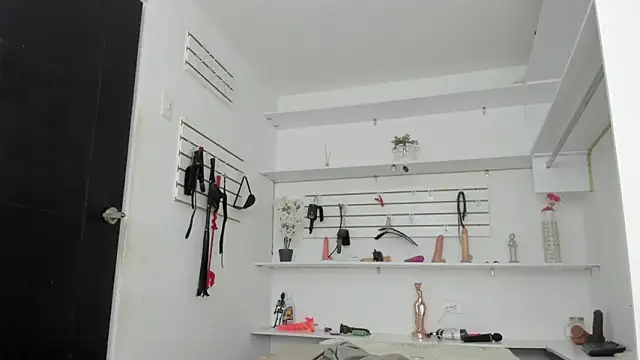 Alejandra Dunn online show from 10-05-25, 01:42