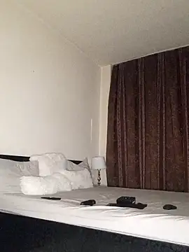 GiseleReine online show from 03-22-25, 05:52