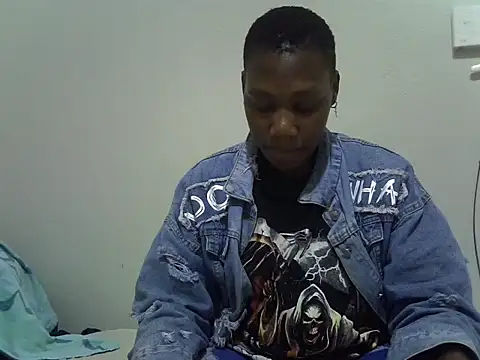 Snapshot of Beyqueen chatting on 09-19-25, 05:57 Beyqueen online show from 09-19-25, 05:57