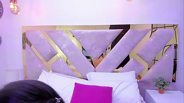 Oriana Guzman online show from 01-06-25, 01:30