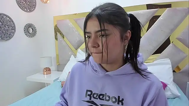 Oriana Guzman online show from 01-07-25, 05:42