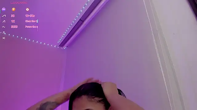 Snapshot of Oriana_Guzman chatting on 03-20-26, 03:00 Oriana Guzman online show from 03-20-26, 03:00