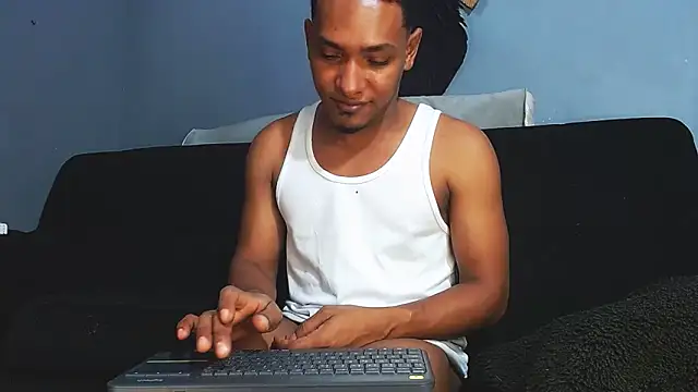 Snapshot of Grandeygruesa1 chatting on 04-20-26, 04:26 Grandeygruesa1 online show from 04-20-26, 04:26