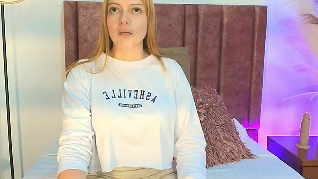 Snapshot of MirandaRoxx chatting on 09-10-25, 12:05 MirandaRoxx online show from 09-10-25, 12:05