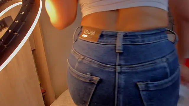 Snapshot of MirandaRoxx chatting on 05-11-26, 02:45 MirandaRoxx online show from 05-11-26, 02:45