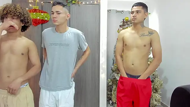 Snapshot of badguyss_bisex chatting on 12-27-24, 02:43 badguyss bisex online show from 12-27-24, 02:43