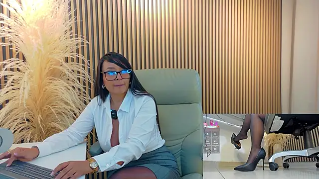 Snapshot of lulu_072 chatting on 02-18-26, 12:17 lulu 072 online show from 02-18-26, 12:17