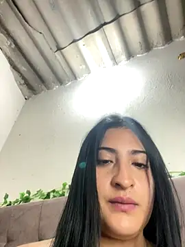 Snapshot of alondra_darling chatting on 10-25-25, 05:19 alondra darling online show from 10-25-25, 05:19