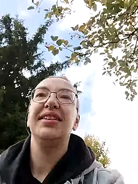 Isabella Geney online show from 10-11-25, 12:36