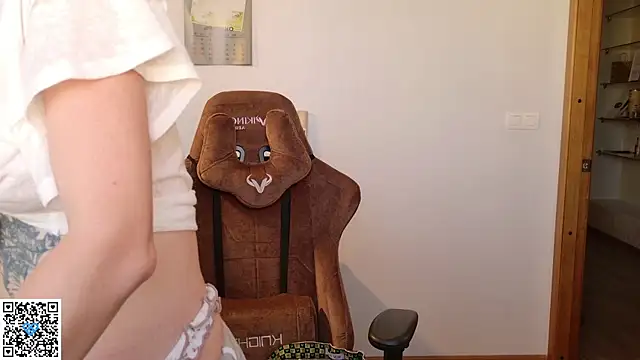 Snapshot of Neko_Kimiko chatting on 10-10-25, 10:47 Neko Kimiko online show from 10-10-25, 10:47