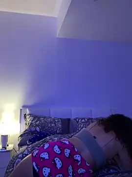 Snapshot of MelSaunders chatting on 12-21-25, 04:41 MelSaunders online show from 12-21-25, 04:41