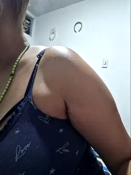 Snapshot of gatadeojosclaros chatting on 02-14-26, 03:03 gatadeojosclaros online show from 02-14-26, 03:03